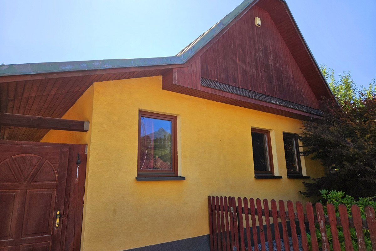 -- P R E D A N É --: zrekonštruovaný 4i rodinný dom Pohronská Polhora, využiteľný aj ako chalupa