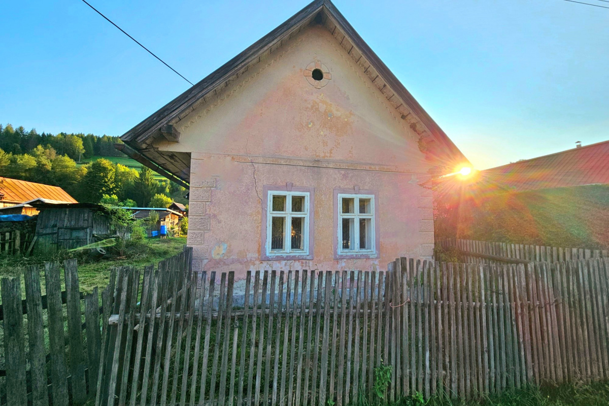  - P R E D A N É -chalupa v povôdnom stave Čierny Balog pár minút k lyžiarskemu stredisku