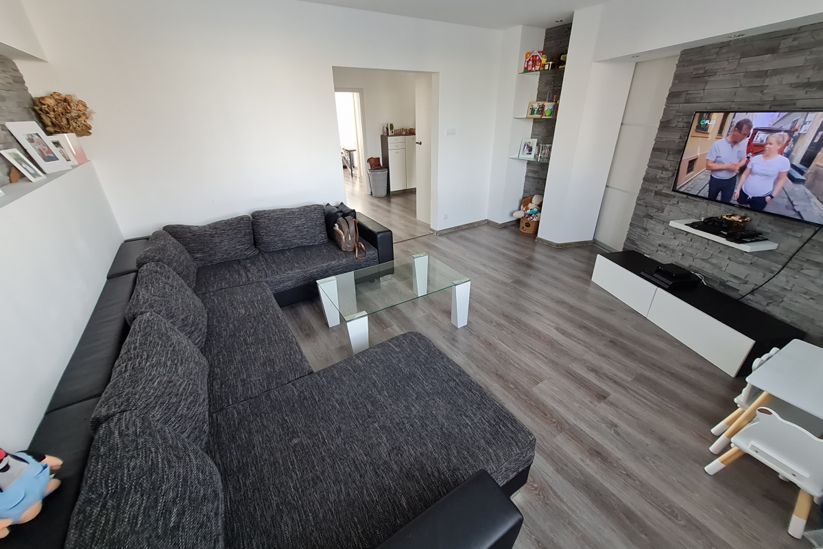 -- REZERVOVANÉ -- 4i kompletne zrekonštruovaný byt 78m2 Brezno Mazorníkovo