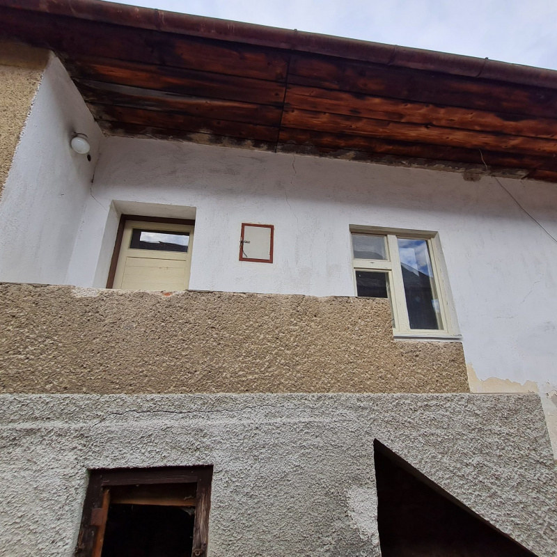  Nehnuteľnosti / PREDAJ: dom v pôvodnom stave v obci Brusno s právoplatným stav. povolením  19min od BB - foto