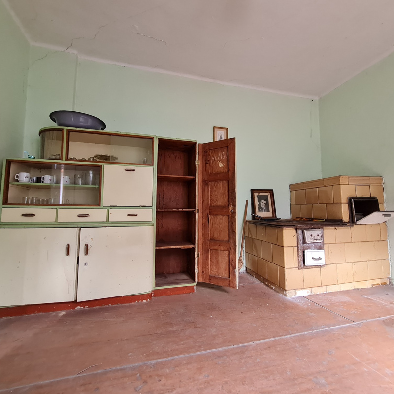  Nehnuteľnosti / PREDAJ: dom v pôvodnom stave v obci Brusno s právoplatným stav. povolením  19min od BB - foto