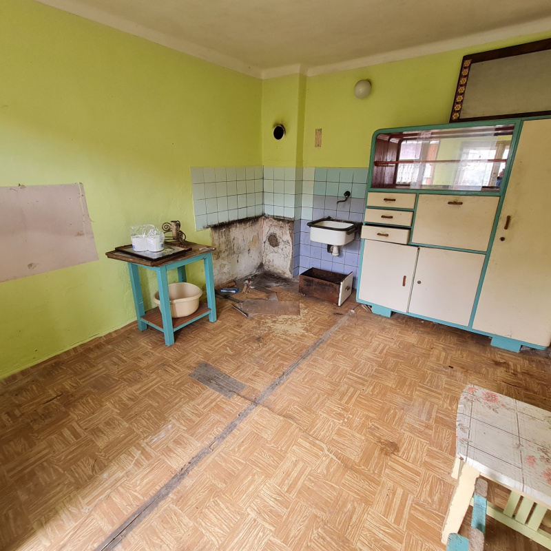  Nehnuteľnosti / PREDAJ: dom v pôvodnom stave v obci Brusno s právoplatným stav. povolením  19min od BB - foto