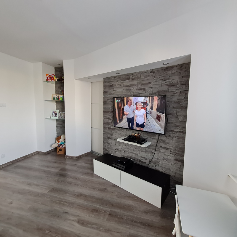  Nehnuteľnosti / PREDAJ: 4i kompletne zrekonštruovaný byt 78m2 Brezno Mazorníkovo - foto