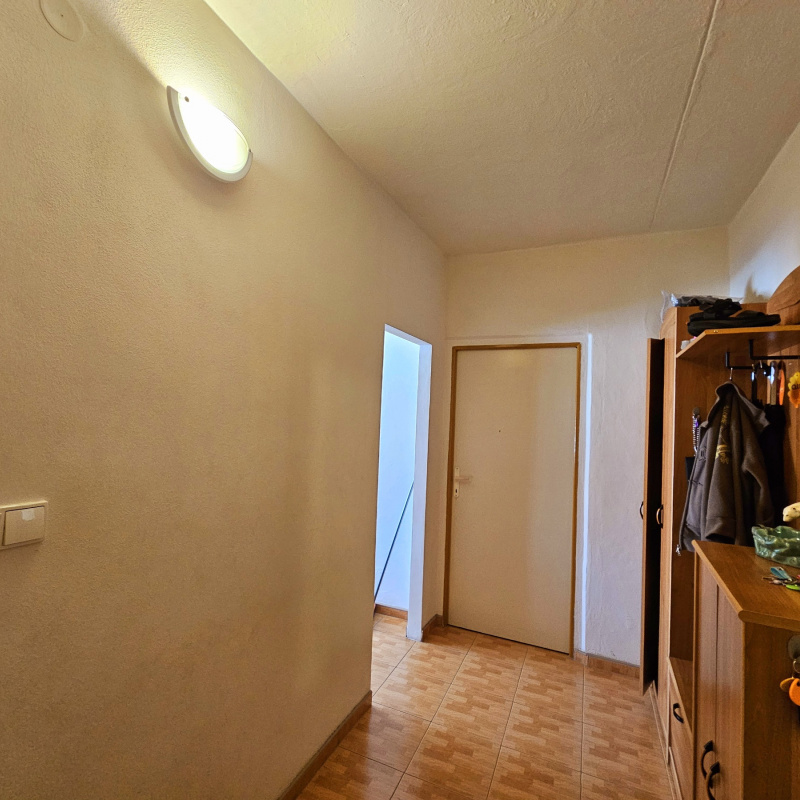  Nehnuteľnosti / PREDAJ- slnečný 2i byt 64m2 v tichej lokalite- Podbrezová, Štiavnička - foto