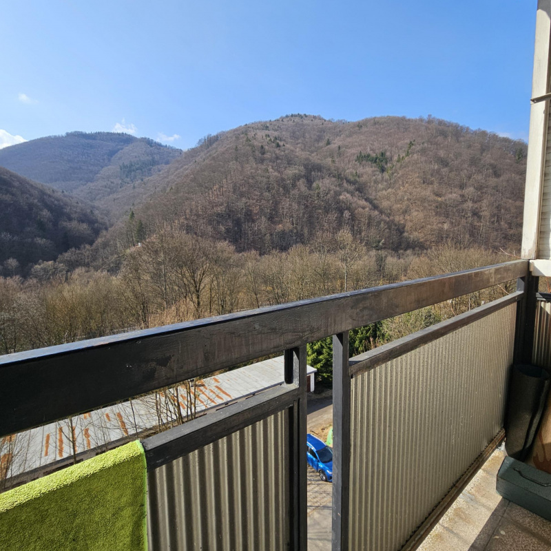  Nehnuteľnosti / PREDAJ- slnečný 2i byt 64m2 v tichej lokalite- Podbrezová, Štiavnička - foto