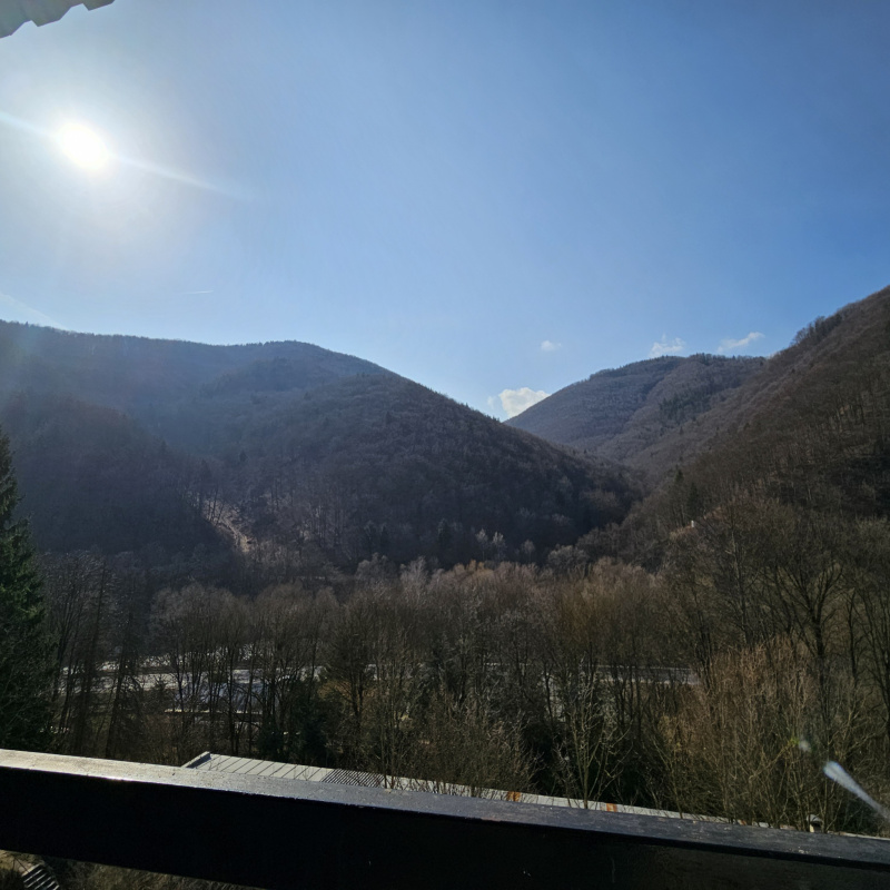  Nehnuteľnosti / PREDAJ- slnečný 2i byt 64m2 v tichej lokalite- Podbrezová, Štiavnička - foto