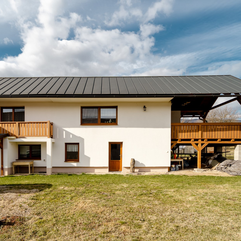  Nehnuteľnosti / Zrekonštruovaná chalupa Horehronie, výhľad na Kráľovu hoľu - foto