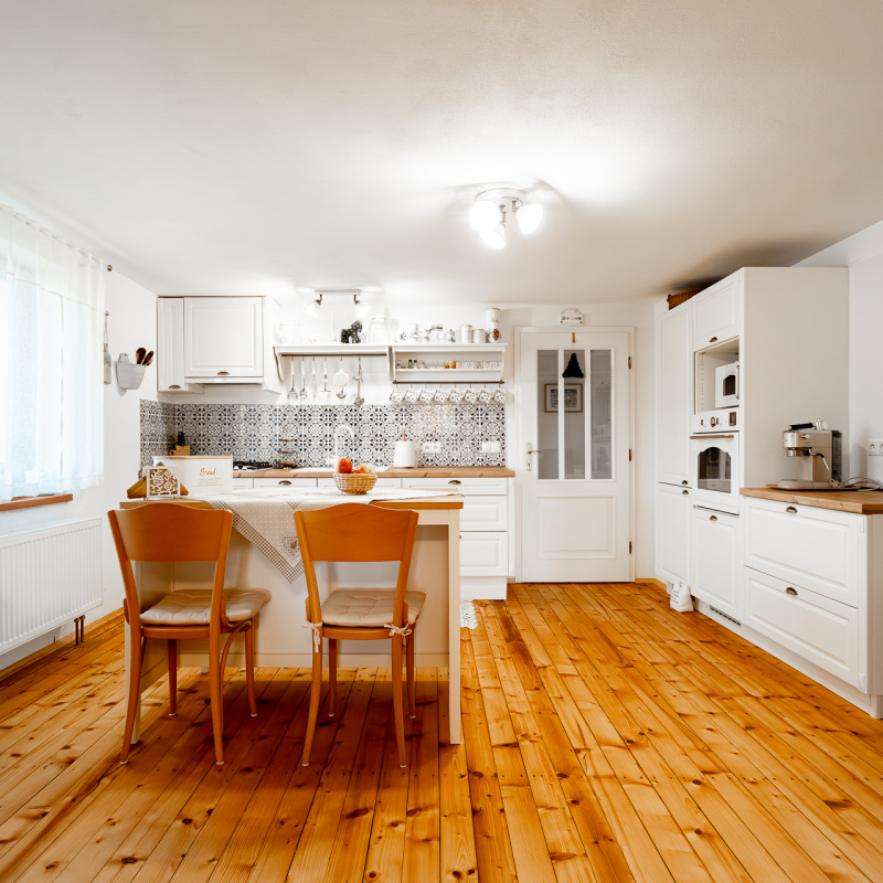  Nehnuteľnosti / Zrekonštruovaná chalupa Horehronie, výhľad na Kráľovu hoľu - foto