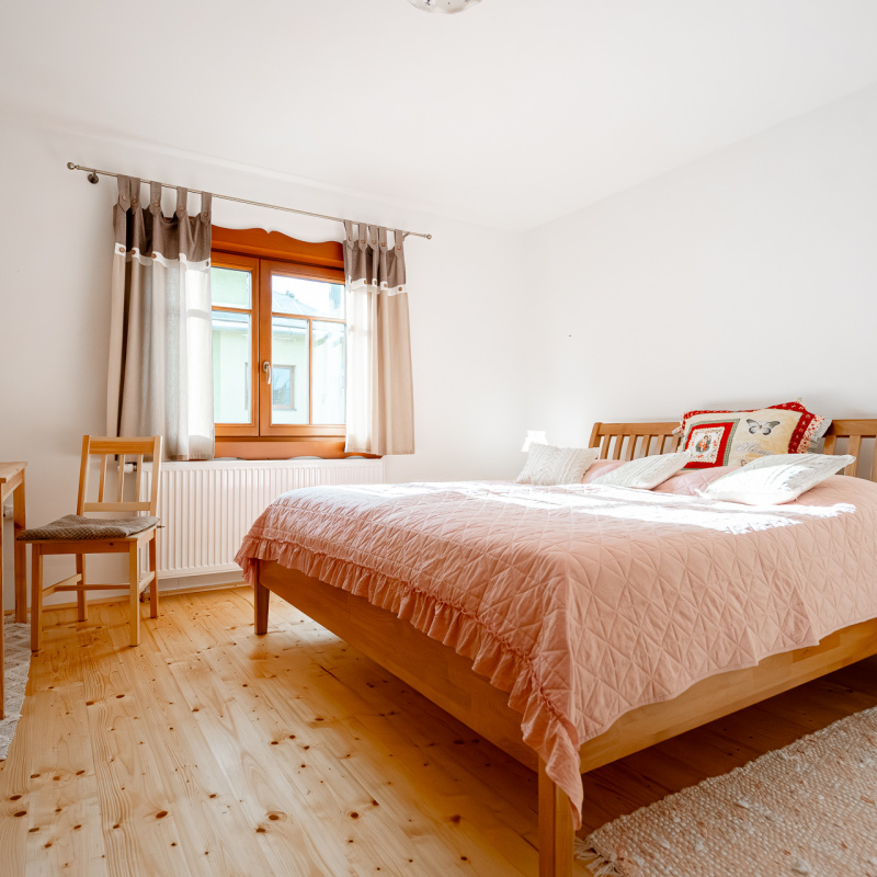  Nehnuteľnosti / Zrekonštruovaná chalupa Horehronie, výhľad na Kráľovu hoľu - foto