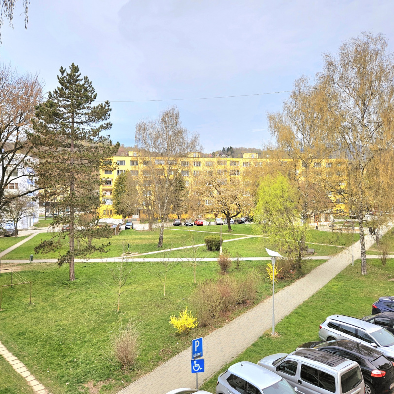  Nehnuteľnosti / PREDAJ: 3i byt 64m2 v srdci Hriňovej + garáž - foto