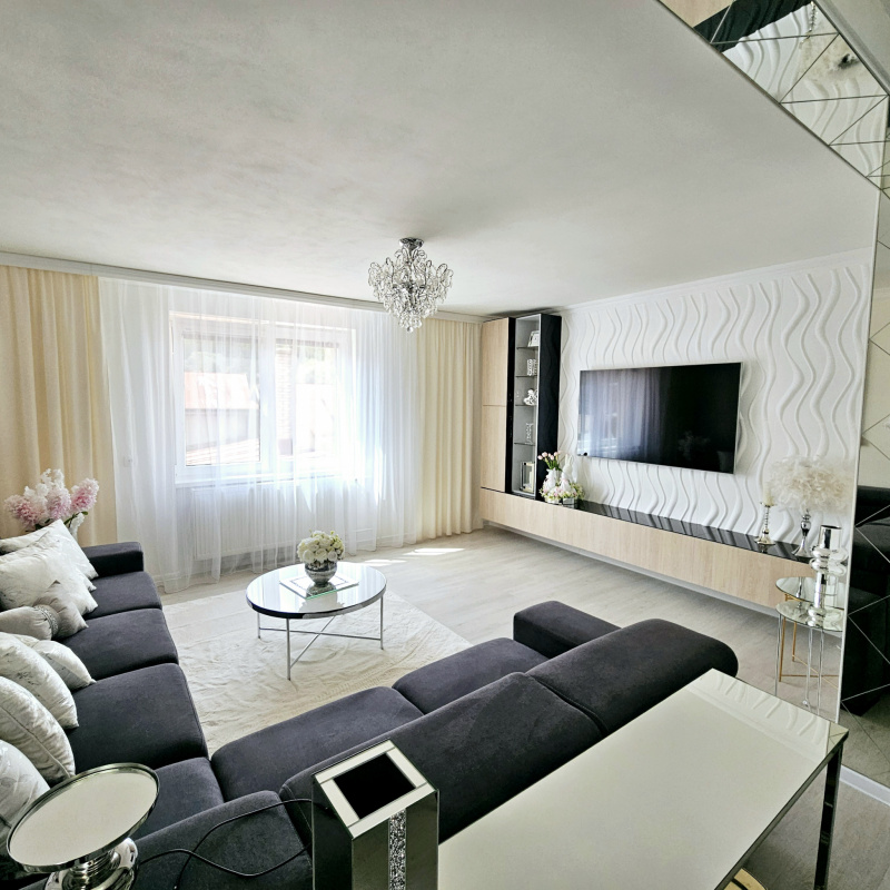  Nehnuteľnosti / TOP PONUKA - Kompletne zrekonštruovaný dom v Michalovej – Ideálny na bývanie aj podnikanie - foto