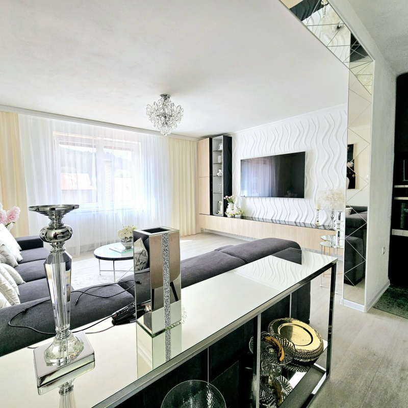  Nehnuteľnosti / TOP PONUKA - Kompletne zrekonštruovaný dom v Michalovej – Ideálny na bývanie aj podnikanie - foto