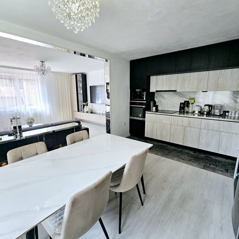  Nehnuteľnosti / TOP PONUKA - Kompletne zrekonštruovaný dom v Michalovej – Ideálny na bývanie aj podnikanie - foto