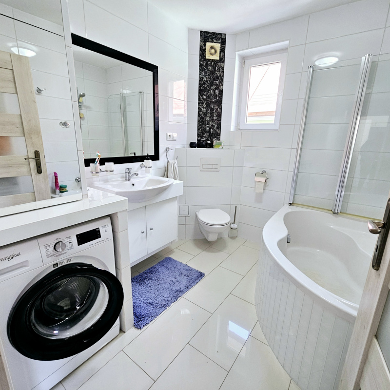  Nehnuteľnosti / TOP PONUKA - Kompletne zrekonštruovaný dom v Michalovej – Ideálny na bývanie aj podnikanie - foto