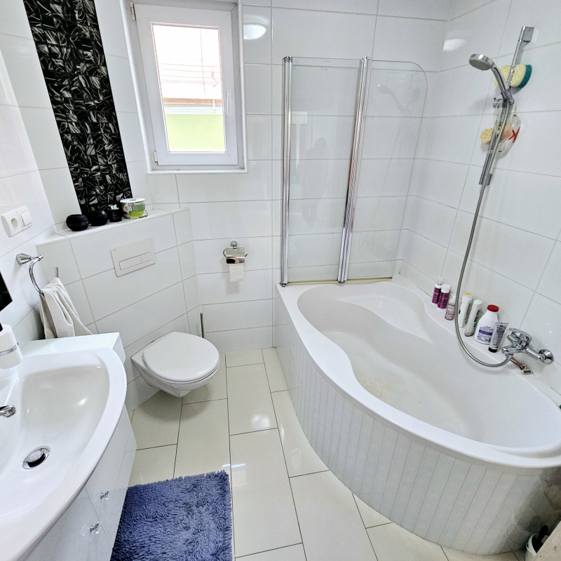  Nehnuteľnosti / TOP PONUKA - Kompletne zrekonštruovaný dom v Michalovej – Ideálny na bývanie aj podnikanie - foto