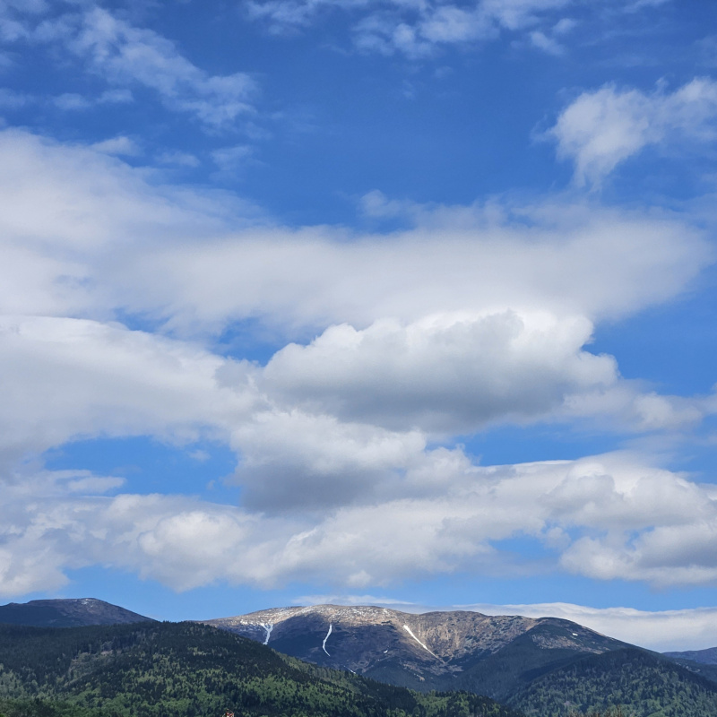  Nehnuteľnosti / NA PREDAJ: Slnečný pozemok 1000 m² pár minút od Krpáčova - foto