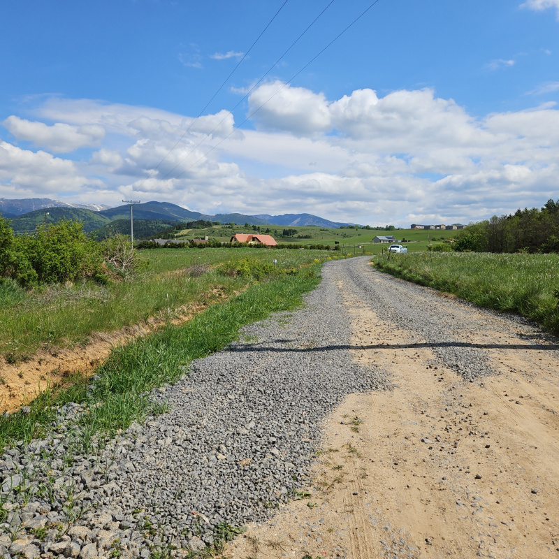  Nehnuteľnosti / NA PREDAJ: Slnečný pozemok 1000 m² pár minút od Krpáčova - foto