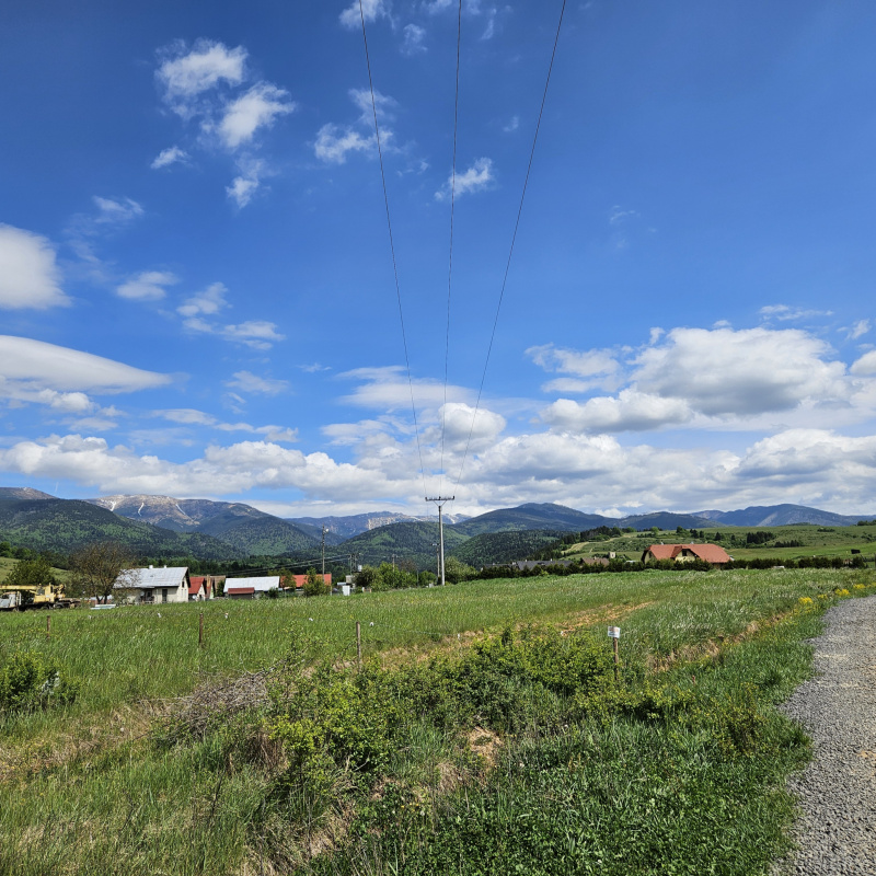  Nehnuteľnosti / NA PREDAJ: Slnečný pozemok 1000 m² pár minút od Krpáčova - foto