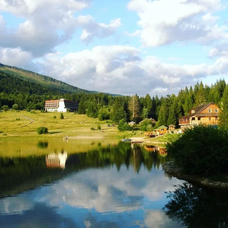  Nehnuteľnosti / NA PREDAJ: Slnečný pozemok 1000 m² pár minút od Krpáčova - foto