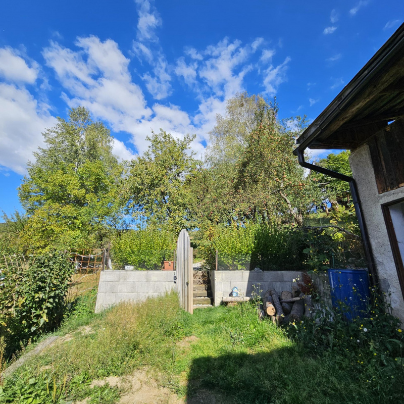  Nehnuteľnosti / Rodinný dom po čiastočnej rekonštrukcii v Pohronskej Polhore-bývanie, ktoré si dokončíte podľa seba - foto