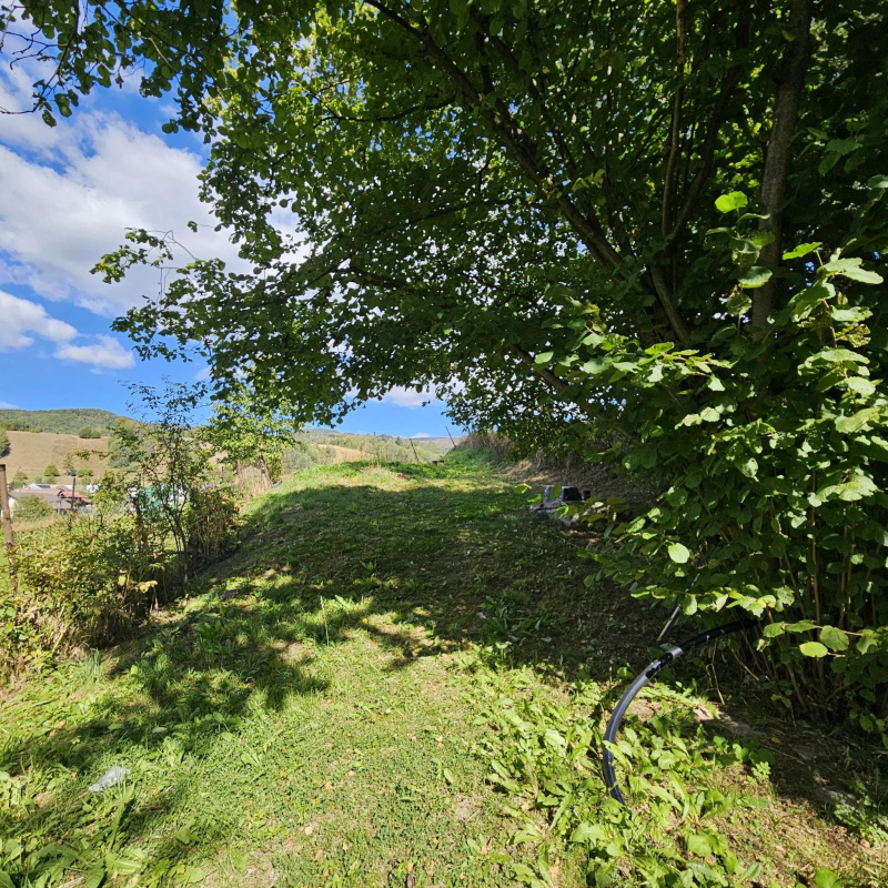  Nehnuteľnosti / Rodinný dom po čiastočnej rekonštrukcii v Pohronskej Polhore-bývanie, ktoré si dokončíte podľa seba - foto