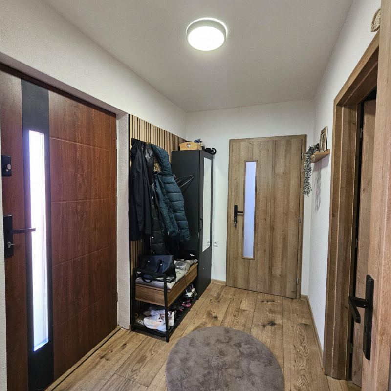  Nehnuteľnosti / Rodinný dom po čiastočnej rekonštrukcii v Pohronskej Polhore-bývanie, ktoré si dokončíte podľa seba - foto