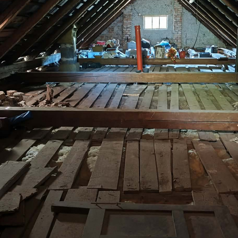  Nehnuteľnosti / Rodinný dom po čiastočnej rekonštrukcii v Pohronskej Polhore-bývanie, ktoré si dokončíte podľa seba - foto