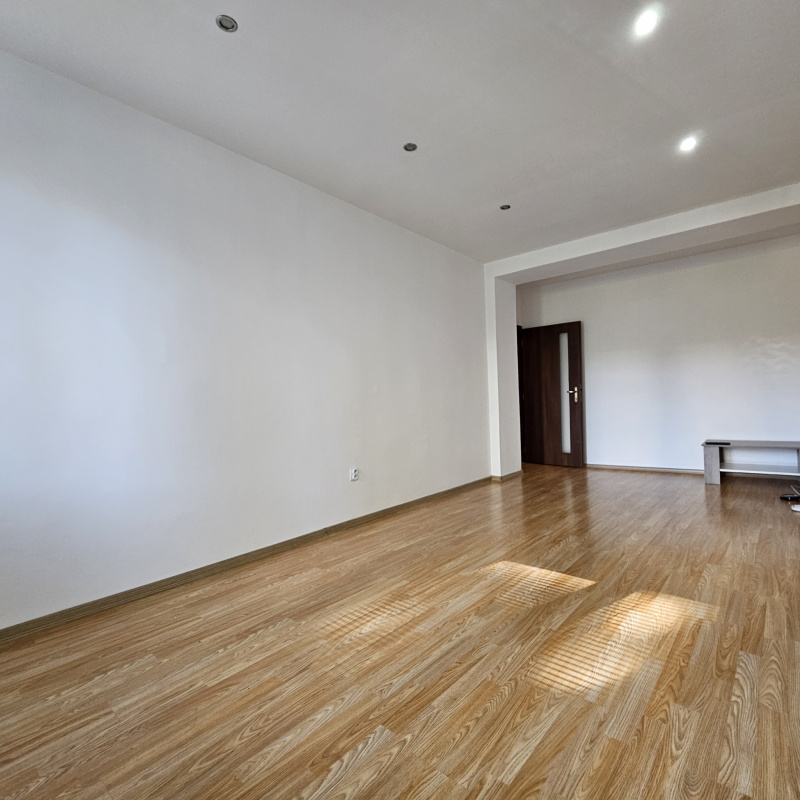  Nehnuteľnosti / PRENÁJOM: 2i byt 60m2 po rekonstrukcii - foto