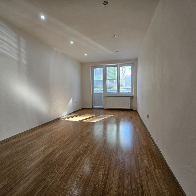  Nehnuteľnosti / PRENÁJOM: 2i byt 60m2 po rekonstrukcii - foto