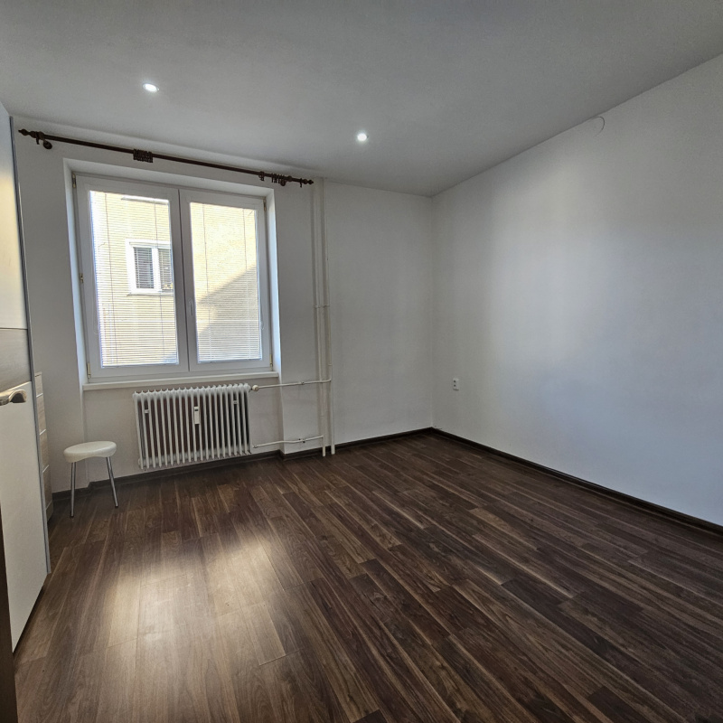  Nehnuteľnosti / PRENÁJOM: 2i byt 60m2 po rekonstrukcii - foto