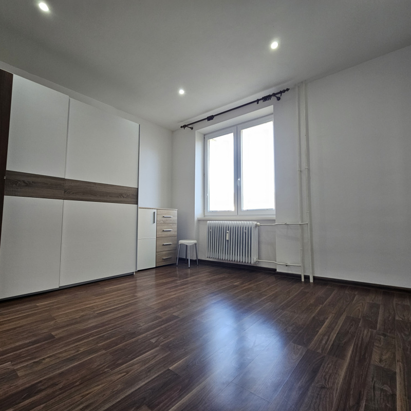  Nehnuteľnosti / PRENÁJOM: 2i byt 60m2 po rekonstrukcii - foto