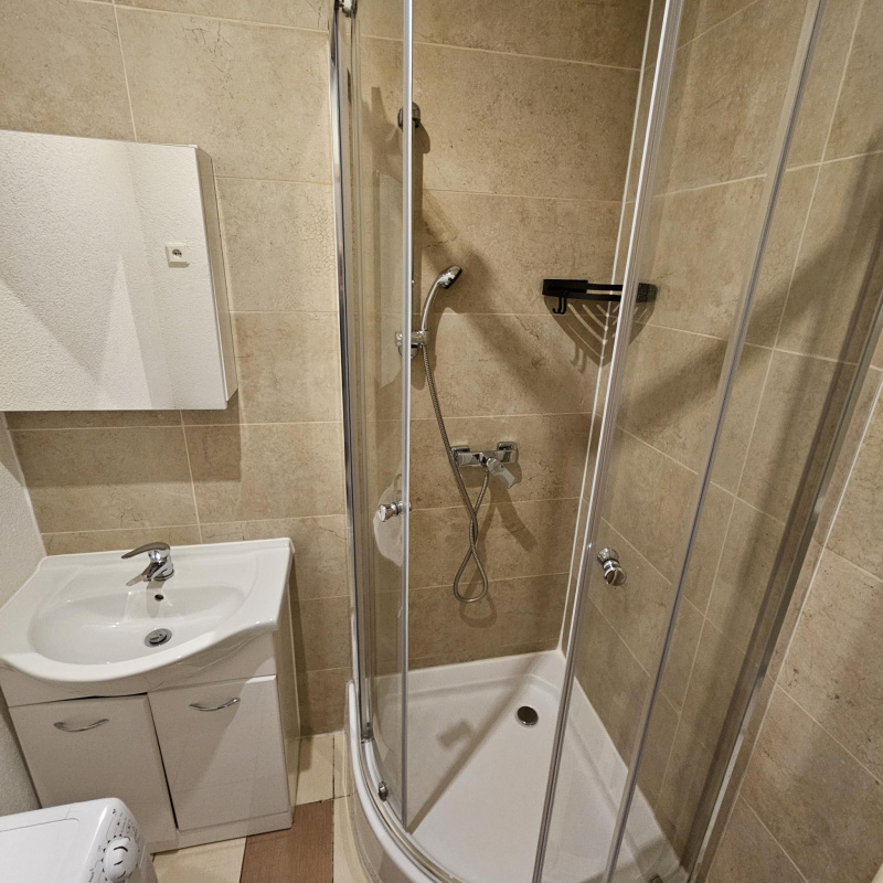  Nehnuteľnosti / PRENÁJOM: 2i byt 60m2 po rekonstrukcii - foto