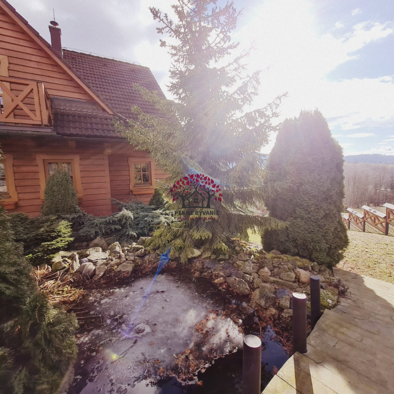  Nehnuteľnosti / PREDAJ: moderný 5i zrub s veľkorysým pozemkom /2973m2/, garážou, prístreškom, bazénom a záhradnými domčekmi - foto