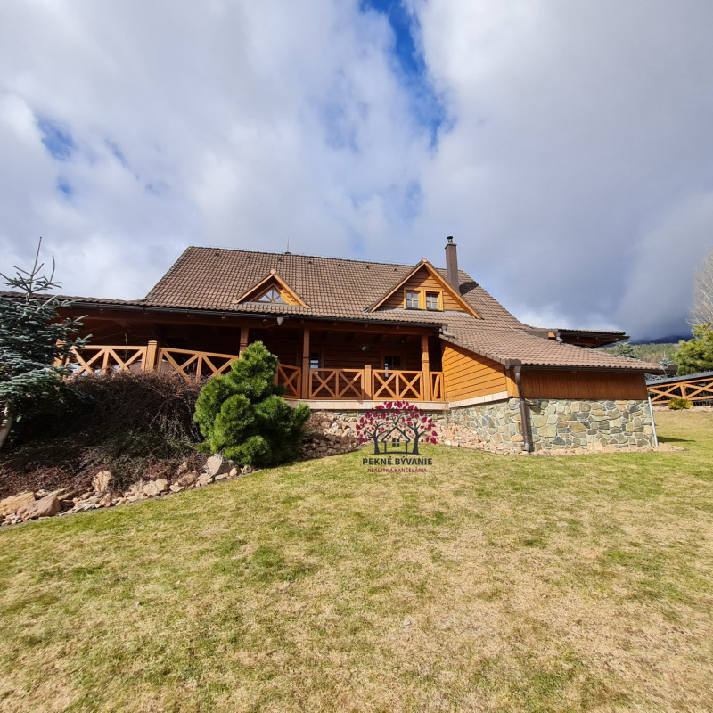  Nehnuteľnosti / PREDAJ: moderný 5i zrub s veľkorysým pozemkom /2973m2/, garážou, prístreškom, bazénom a záhradnými domčekmi - foto