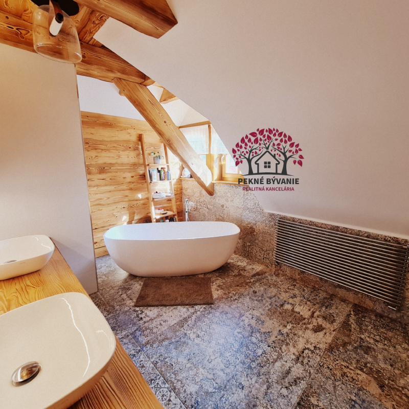  Nehnuteľnosti / PREDAJ: moderný 5i zrub s veľkorysým pozemkom /2973m2/, garážou, prístreškom, bazénom a záhradnými domčekmi - foto