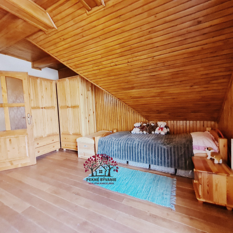  Nehnuteľnosti / PREDAJ: moderný 5i zrub s veľkorysým pozemkom /2973m2/, garážou, prístreškom, bazénom a záhradnými domčekmi - foto