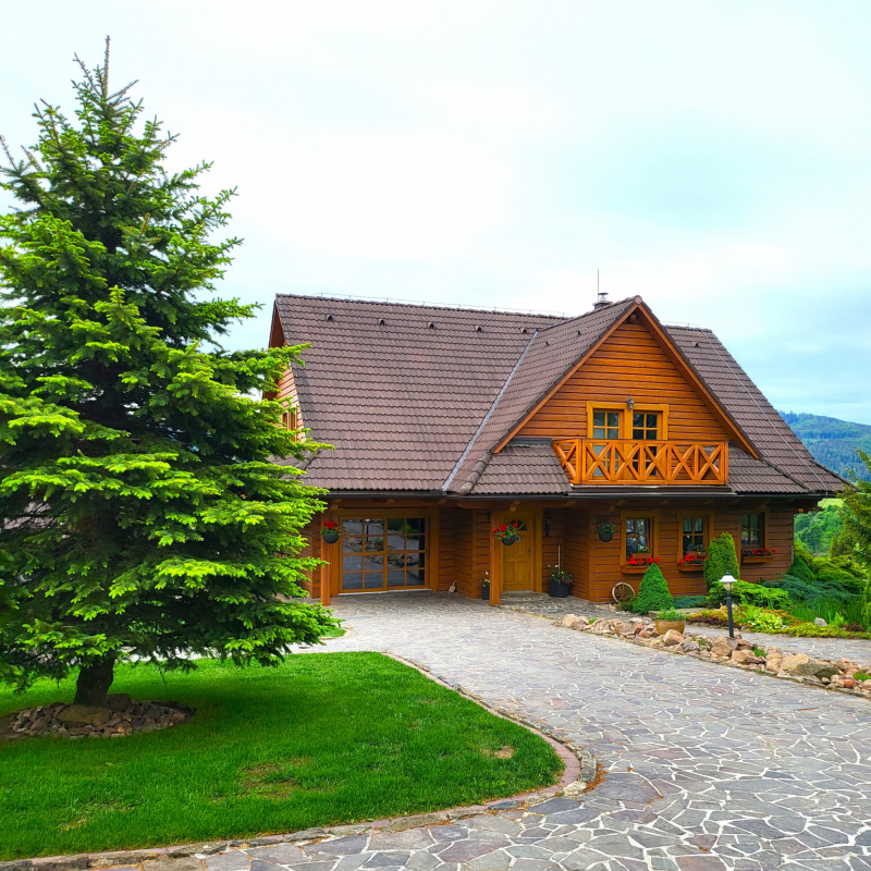  Nehnuteľnosti / PREDAJ: moderný 5i zrub s veľkorysým pozemkom /2973m2/, garážou, prístreškom, bazénom a záhradnými domčekmi - foto
