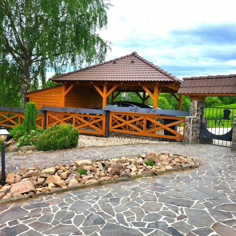  Nehnuteľnosti / PREDAJ: moderný 5i zrub s veľkorysým pozemkom /2973m2/, garážou, prístreškom, bazénom a záhradnými domčekmi - foto