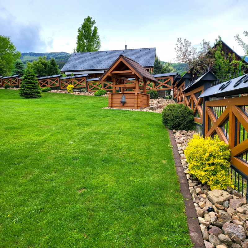  Nehnuteľnosti / PREDAJ: moderný 5i zrub s veľkorysým pozemkom /2973m2/, garážou, prístreškom, bazénom a záhradnými domčekmi - foto