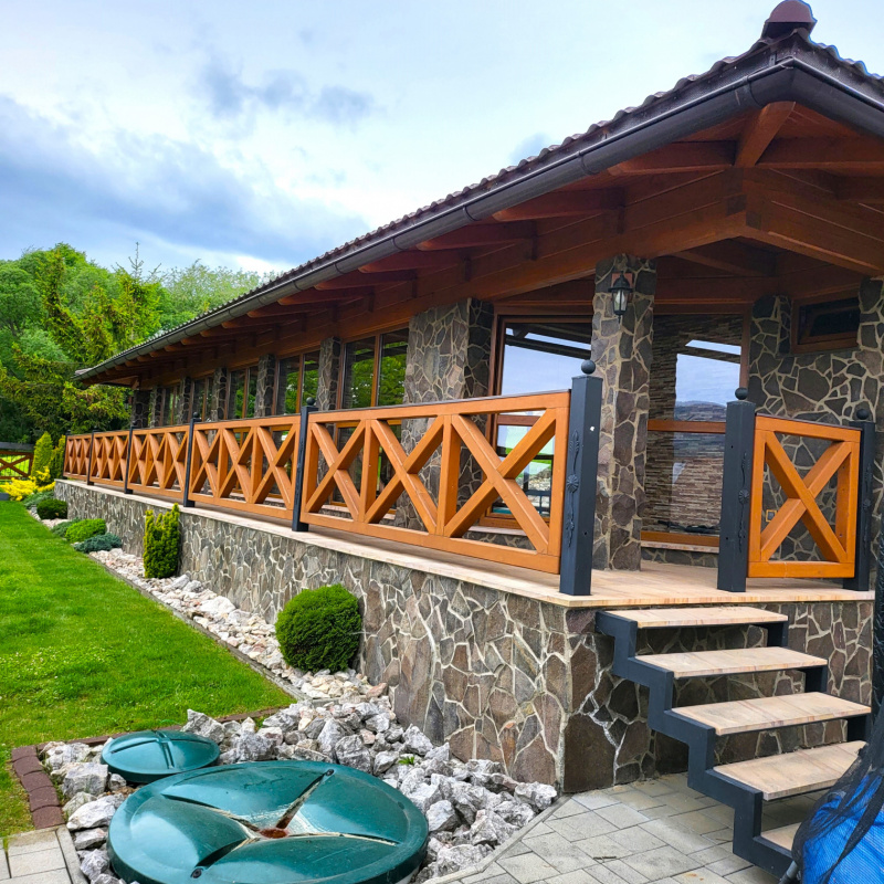  Nehnuteľnosti / PREDAJ: moderný 5i zrub s veľkorysým pozemkom /2973m2/, garážou, prístreškom, bazénom a záhradnými domčekmi - foto