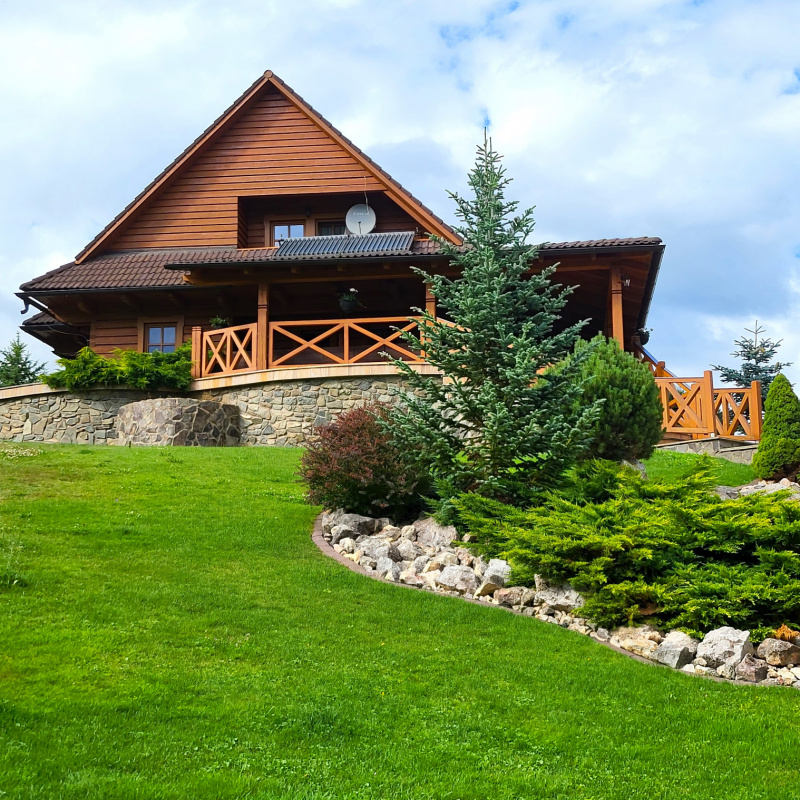  Nehnuteľnosti / PREDAJ: moderný 5i zrub s veľkorysým pozemkom /2973m2/, garážou, prístreškom, bazénom a záhradnými domčekmi - foto