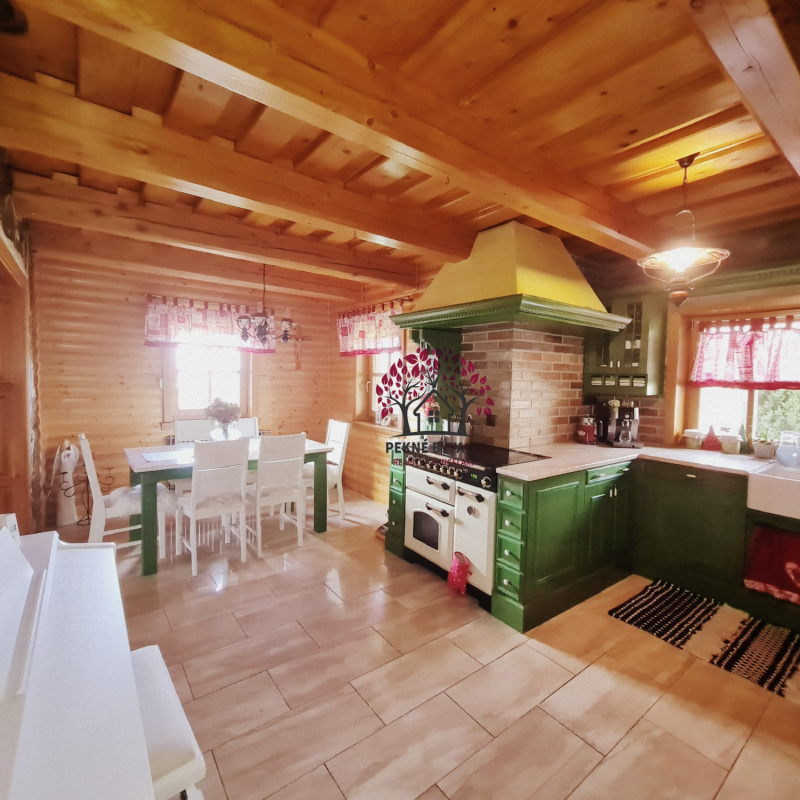  Nehnuteľnosti / Predaj: moderný 5i zrub s bazénom, záhr. domčekmi, krásne prostredie - foto