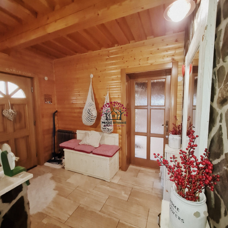  Nehnuteľnosti / Predaj: moderný 5i zrub s bazénom, záhr. domčekmi, krásne prostredie - foto