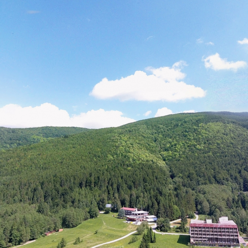  Nehnuteľnosti / PREDAJ: pozemok na výstavbu chaty so stavebným povolením a projektom Krpačovo (pár min.od jazera)  - foto
