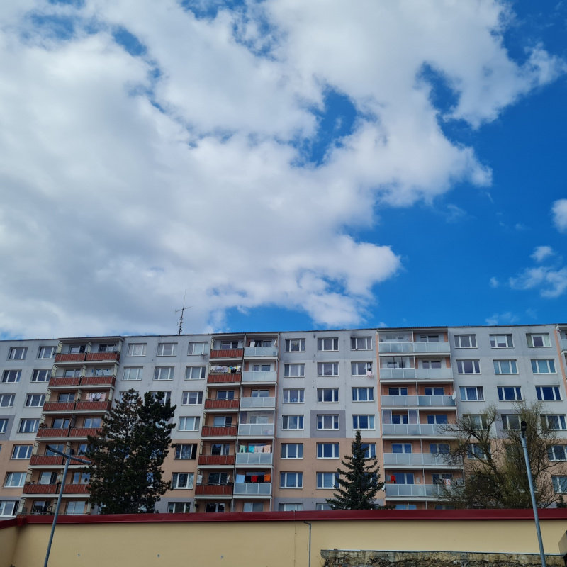  Nehnuteľnosti / R E Z E R V O V A N E - 3 i byt v centre Brezna 84m2 - foto