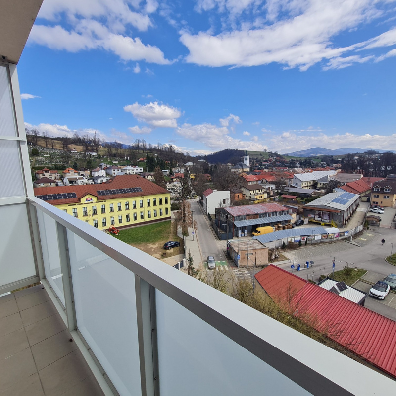  Nehnuteľnosti / R E Z E R V O V A N E - 3 i byt v centre Brezna 84m2 - foto