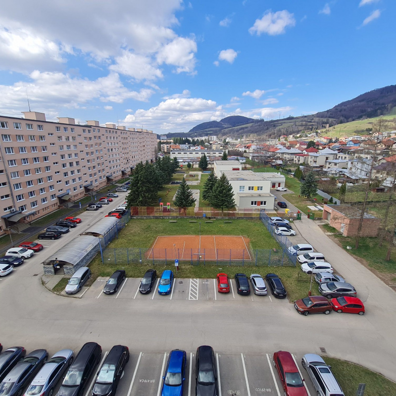  Nehnuteľnosti / R E Z E R V O V A N E - 3 i byt v centre Brezna 84m2 - foto