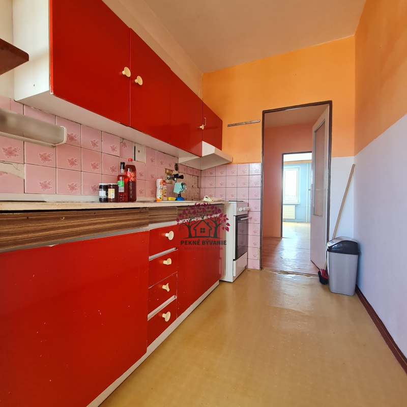  Nehnuteľnosti / R E Z E R V O V A N E - 3 i byt v centre Brezna 84m2 - foto