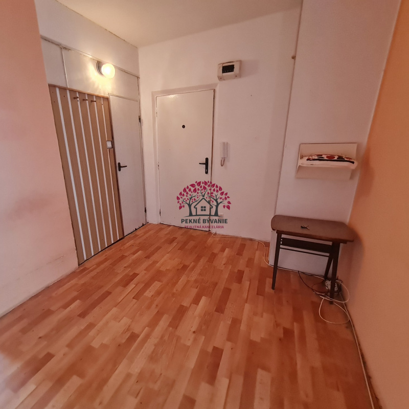 Nehnuteľnosti / R E Z E R V O V A N E - 3 i byt v centre Brezna 84m2 - foto