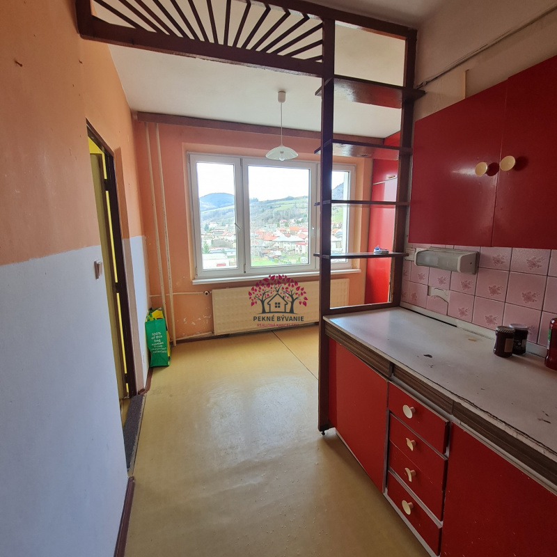  Nehnuteľnosti / R E Z E R V O V A N E - 3 i byt v centre Brezna 84m2 - foto